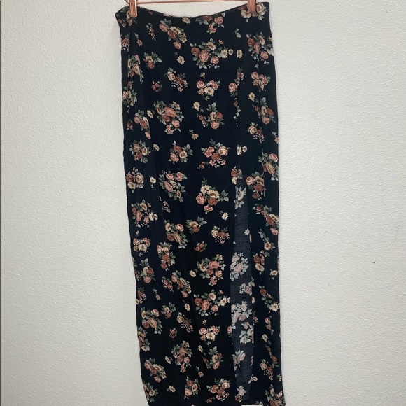 Forever 21 long floral skirt side slit black pink - Picture 2 of 4